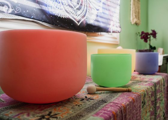 Crystal healing energy bowls used for meditation and Reiki. Photo by Ashlynn Murphy, Unsplash