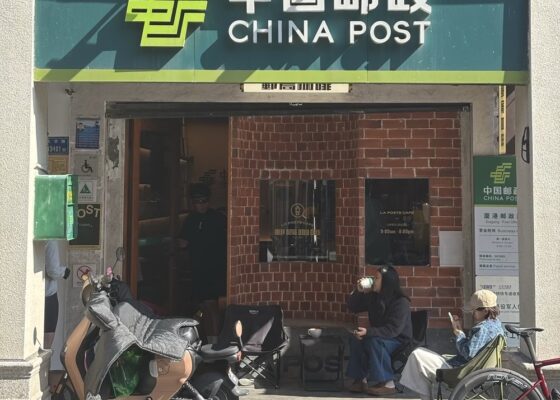 Shapowei La Post Café Outside