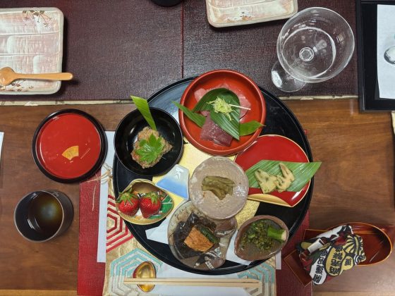Yayoi-Hime Strawberries (Ichigo Yayoihime) Sashimi: Medium Fatty Tuna (Chutoro) and Lean Tuna (Akami) Bamboo With Sansho Bamboo Shoots with Sansho (Japanese Pepper) Flavor (Takenoko No Sansho) Salmon Lees Stew (Sake No Sakekasu Ni) Grilled Eggplant (Yaki Nasu) Kombu (Yorokombu) Pickled Spring Greens (Haru No Nappa No Tukemono)